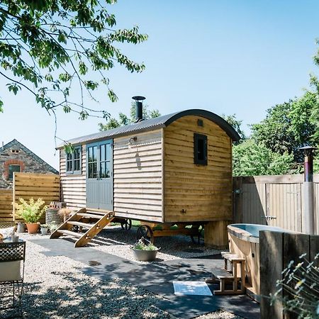Boutique Cornish Shepherd'S Hut With Hot Tub Launceston Buitenkant foto