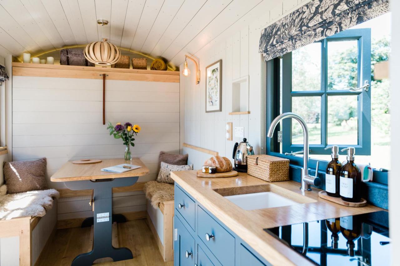 Boutique Cornish Shepherd'S Hut With Hot Tub Launceston Buitenkant foto